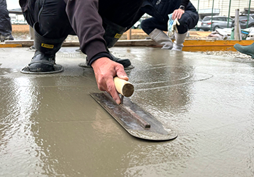 研ぎ澄まされた意匠性を発揮する左官職人