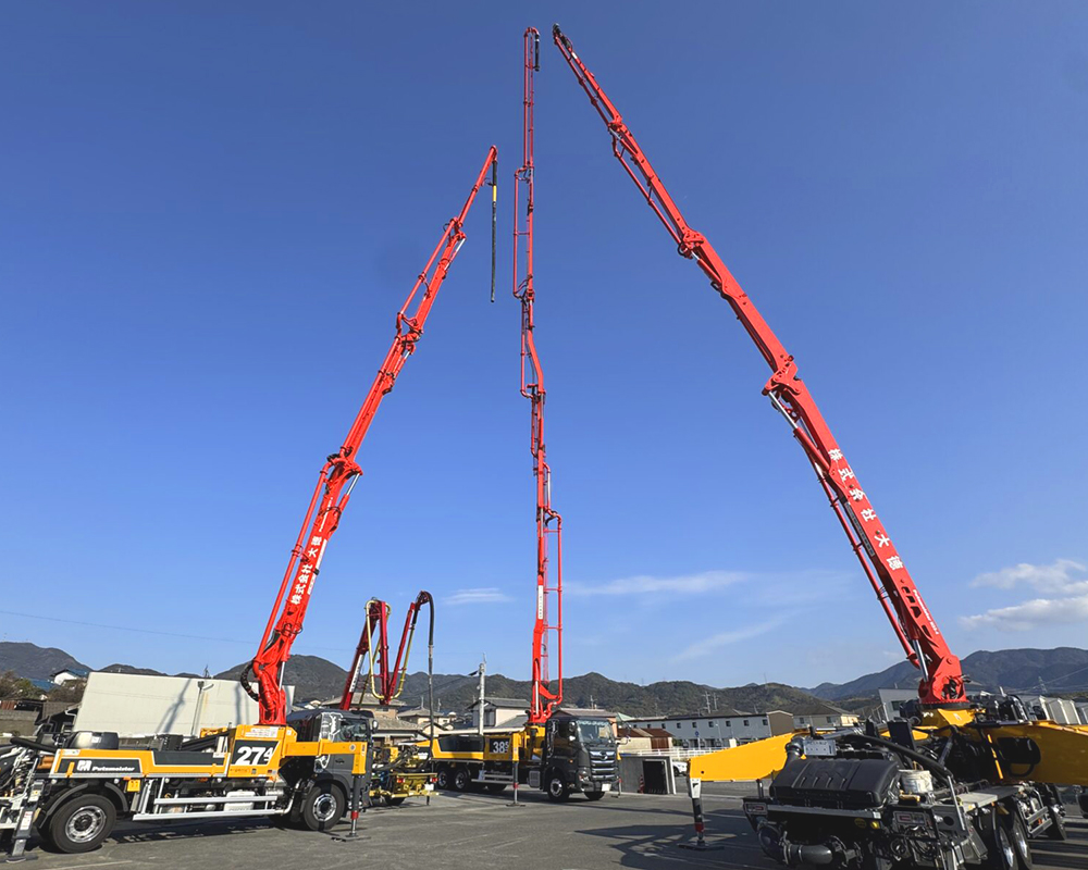 大德の施工した建物で幸せそうに生活する家族